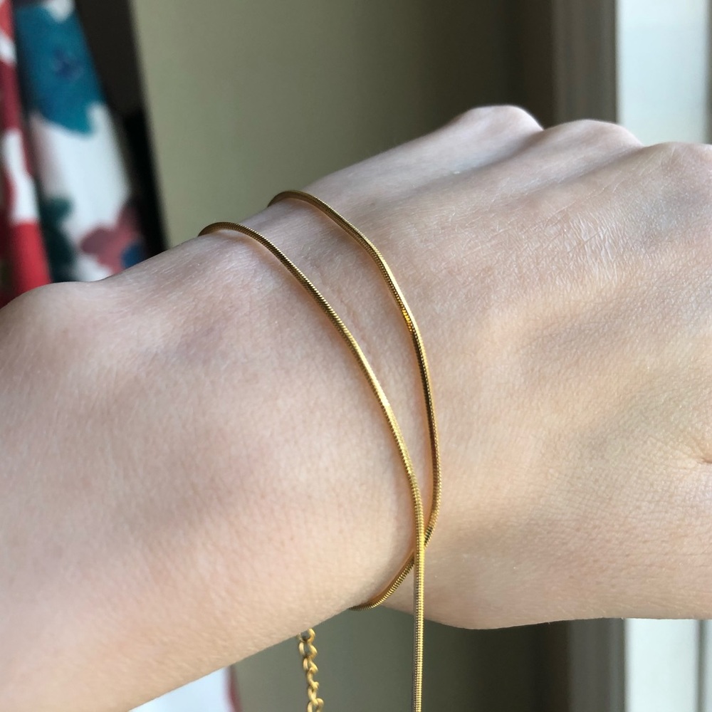 Thin 18k Gold Short Chain Necklace